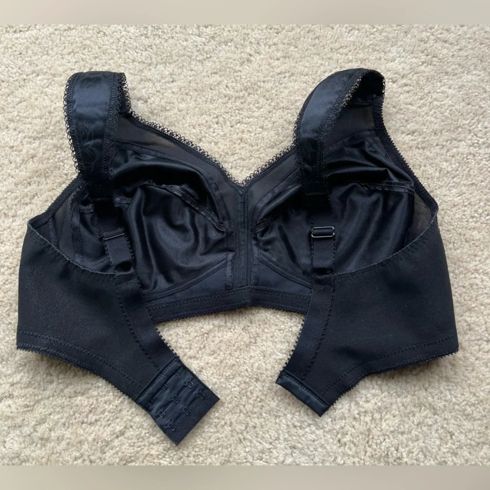 ✨Playtex 18 Hour Ultimate Shoulder Comfort  Black Bra - #4693- Size 38C - EUC - Picture 2 of 5